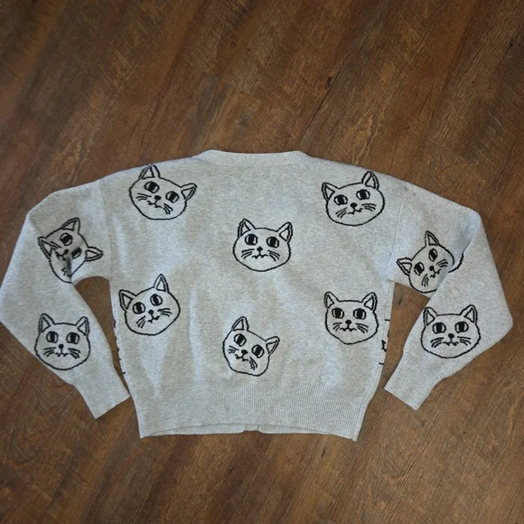 No Boundaries Cat Face Cropped Cardigan Size Medium Gray Soft Sweater AOP NWOT - Picture 3 of 7